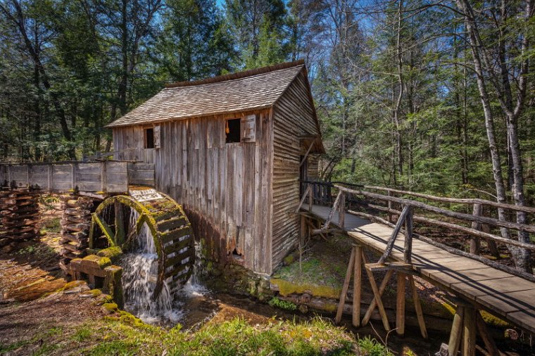 061 Great Smoky Mountains NP, John Cable Watermolen.jpg